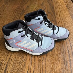 Adidas Terrex Kids' hyperhiker mid height boot size 4